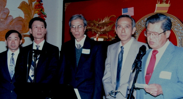 Đại tá, bên phải là người đã vận động để đưa nhiều từ Việt Nam đến Hoa Kỳ