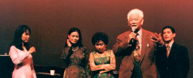 Đêm nhạc “Văn Cao, Phạm Duy, Trịnh Công Sơn” tổ chức ở San Jose tháng 10-1998 với Bích Liên, bên trái, Khánh Ly, Mai Hương, Phạm Duy và Nguyễn Thanh Vân