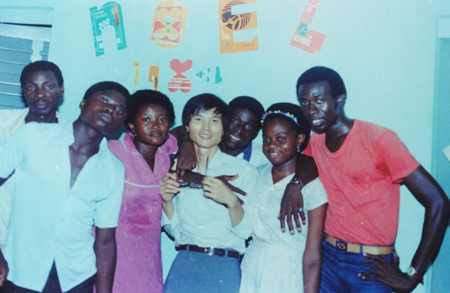 Cùng đón Giáng Sinh năm 1983 với học sinh Togo