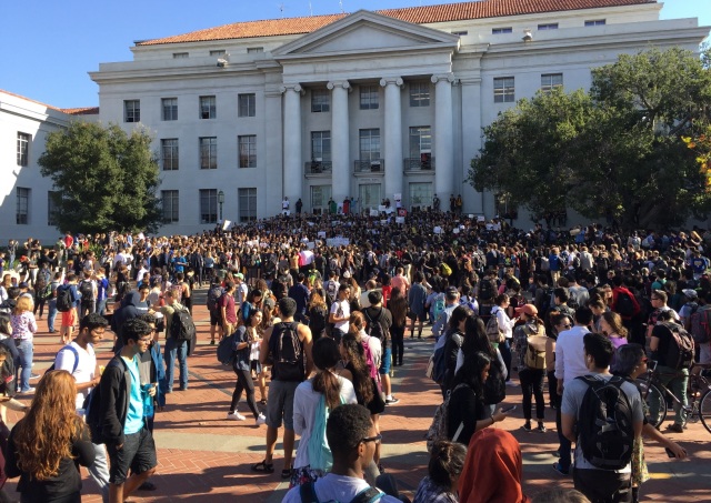 Sproul Plaza Đại học Berkeley sáng ngày 9/11/2016 (Ảnh: Bùi Văn Phú)